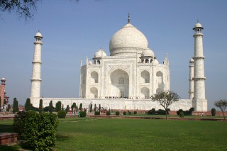 Taglia l'erba al Taj Mahal - Agra, India
